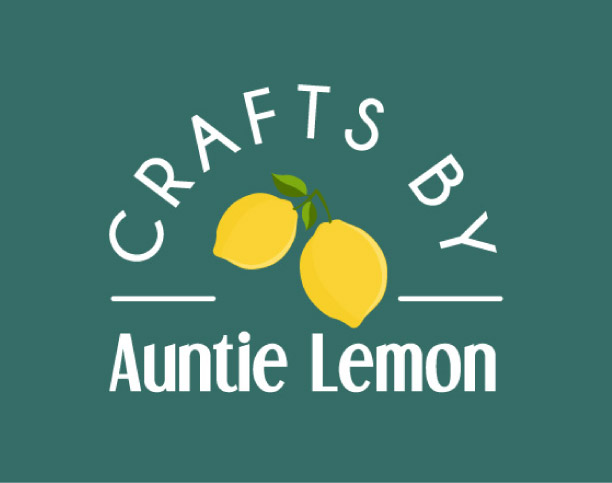 Logotipo de "Crafts by Auntie Lemon" con dos limones amarillos sobre un fondo verde, representando una marca de manualidades.