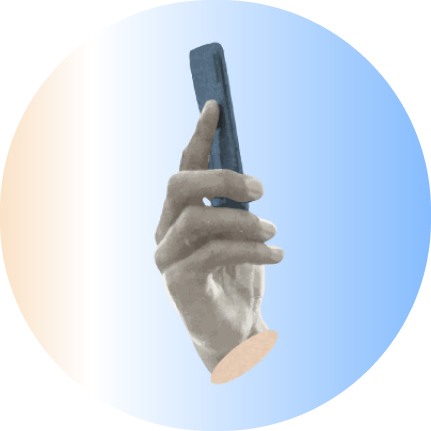 Mano sosteniendo un teléfono inteligente sobre un fondo circular, representando estrategias de marketing digital y comunicación.